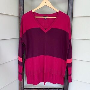 a.n.a Knit Long Sleeve Sweater Shirt Medium Red Wine Burgundy VNeck High Low Hem